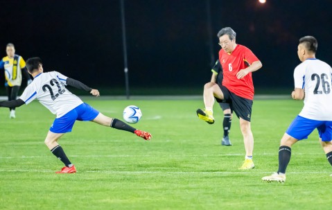 悦盈网站 -今晚德甲传出新动向，丹佛掘金战术微调，管理层表态——话题不断，训练强度明显提升(丹佛掘金球迷对恩比德)