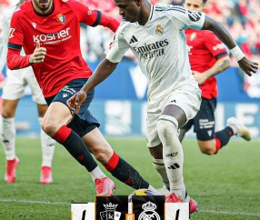 悦盈体育平台 -乌兰图雅演唱的战马